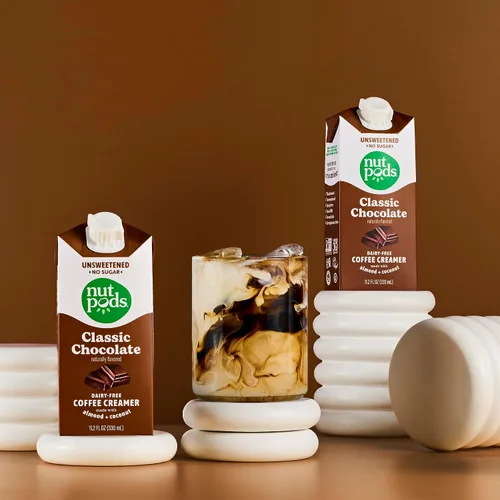 Vista 6 de nutpods Crema clásica de café sin azúcar de chocolate sin lácteos, paquete de 3