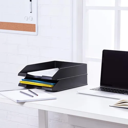 Vista 4 de Amazon Basics Bandeja rectangular apilable para cartas de oficina, organizador de escritorio para almacenamiento de papel y documentos, color negro
