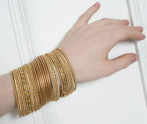 Vista 2 de Touchstone - Pulseras de metal indio para mujer, de aleación de oro, colección de 2 docenas de pulseras Bollywood, para mujer, apilable, anchas