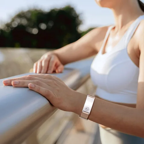 Vista 3 de Cómoda pulsera de identificación médica para hombres y mujeres, correa de silicona grabada personalizada, ajuste cómodo, pulseras de alerta médica