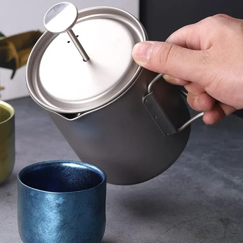 Vista 7 de LIXADA Cafetera de prensa francesa de titanio, 25.4 fl oz, resistente a la corrosión, mango plegable, olla de cocina para acampar al aire libre
