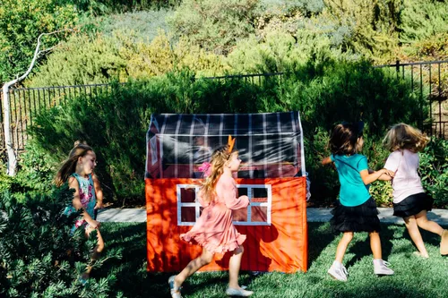 Vista 10 de Pacific Play Tents 60810 Barnyard Playhouse Carpa, 48 x 38 x 48 pulgadas, Multi
