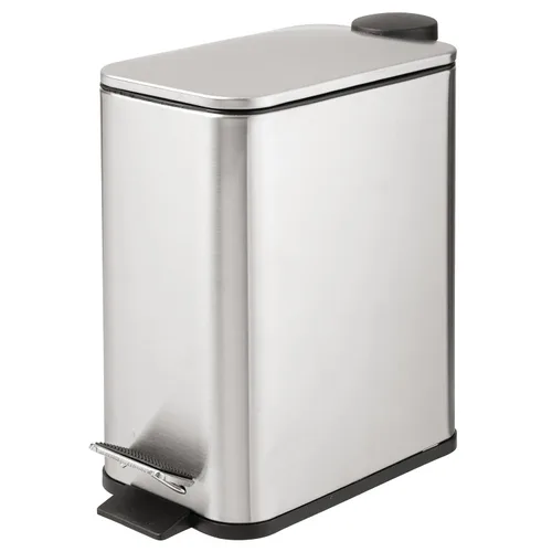 Vista 11 de mDesign Bote de basura rectangular de metal delgado de 1.3 galones/5 litros con pedal de paso, tapa de cierre fácil, forro removible - Papelera