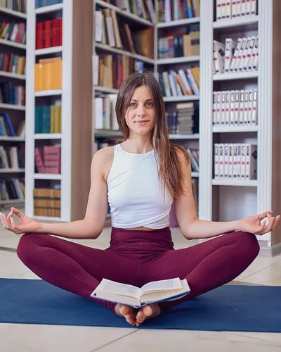 Vista 4 de Sundwudu Paquete de 5 leggings para mujer, control de abdomen, pantalones de yoga negros suaves de cintura alta para entrenamiento, tallas regulares