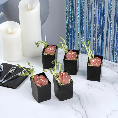 Vista 4 de Restaurantware Tazas de aperitivo de 3 onzas, 100 tazas inclinadas – Desechables pequeñas tazas de postre de plástico negro para mousses parfaits