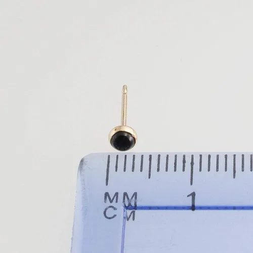 Vista 8 de Juego de aretes pequeños de oro con bisel, bola para cartílago, tragus, hélice, múltiples joyas hipoalergénicas de piedra natal para mujer