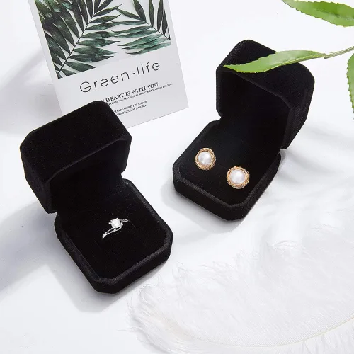 Vista 5 de BENECREAT Paquete de 10 cajas de terciopelo para aretes, caja de terciopelo negro para joyería, caja colgante de 2 x 2 x 1.6 pulgadas para bodas