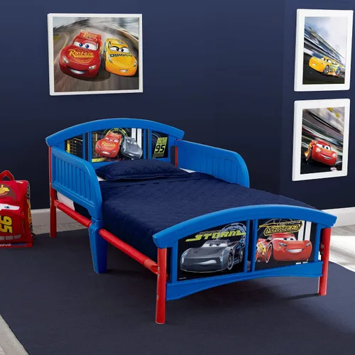 Vista 3 de Delta Children Cama de plástico para niños pequeños, Disney/Pixar Cars y escritorio con silla con compartimento de almacenamiento, certificado