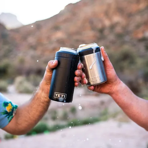 Vista 7 de YETI Rambler Aislador de latas Colster de 12 oz para latas de tamaño estándar, color negro (SIN INSERCIÓN DE LATA)