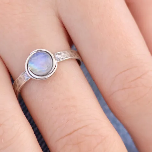 Vista 18 de Anillo de plata de ley con piedras preciosas para mujer, anillo apilable de piedra martillada, anillo de piedra natal