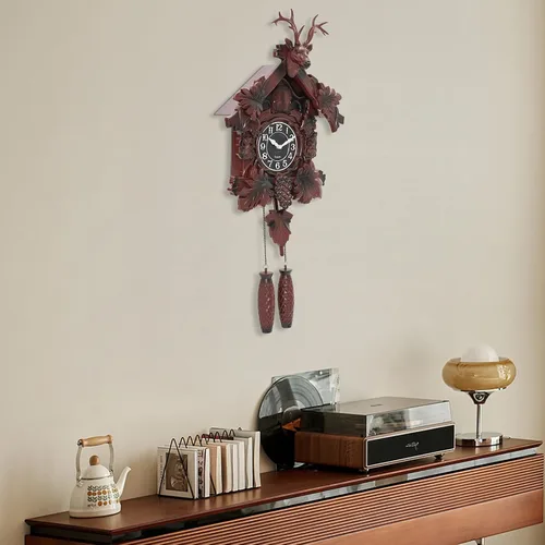 Vista 2 de TFCFL Reloj de pared de cuernos, movimiento de cuarzo silencioso, funciona con pilas, reloj de pared con péndulo y carillón de pájaro de cuco