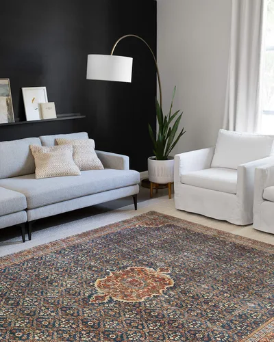 Vista 2 de Loloi, Colección Layla LAY-09 Azul Cobalto/Especia - Alfombra decorativa de 2 pies 0 pulgadas x 5 pies 0 pulgadas, 0,13" de espesor, suave, Azul