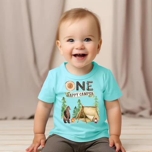 Vista 2 de Camisetas temáticas y raglanes One Happy Camper para el primer cumpleaños para acampar al aire libre para niñas y niños