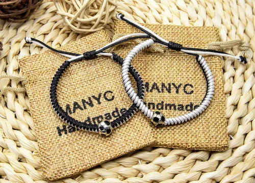 Vista 6 de MANYC - Pulseras de fútbol para hombres, mujeres y niños, accesorios elegantes para fanáticos del fútbol, regalos de espíritu de equipo para niños