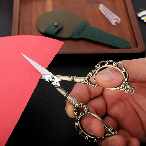Vista 9 de YOUGUOM Tijeras de tejer con estuche, tijeras de ganchillo para roscar tijeras de coser para bordar, manualidades, punto de aguja, pequeñas tijeras