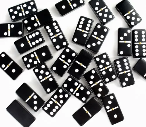 Vista 7 de Bucher&Rossini Juego de Dominó Doble 6 - Juego Clásico de Dominó Negro para Adultos y Niños, Idea de Regalo para Jugadores de Dominó o Noche