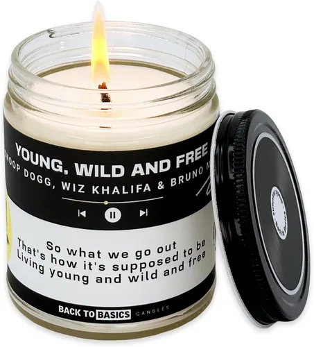 Vista 26 de Velas Back to Basics Todo lo que quiero para Navidad - Vela perfumada de 9oz de cera de soya con aroma a árbol de Navidad para decoración