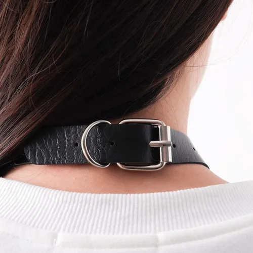 Vista 5 de MILAKOO Gargantilla punk de piel sintética, collar ajustable con dije de círculocorazón para mujer