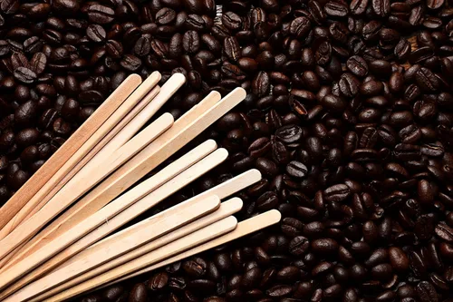 Vista 5 de Makerstep 500 agitadores de café de madera de 5.5 pulgadas con caja de almacenamiento, palos de café de madera de abedul natural resistente.