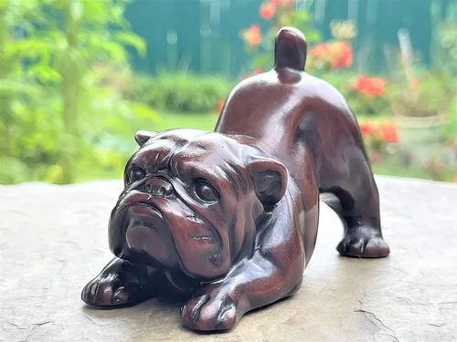 Vista 2 de Figura de bulldog inglés – Escultura de mejor amigo de Mans – Bonita estatua de perro de resina – Pisapapeles para decoración del hogar de oficina