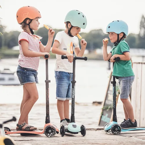 Vista 4 de Scoot&Ride Highwaykick 3 LED Scooter, Rose