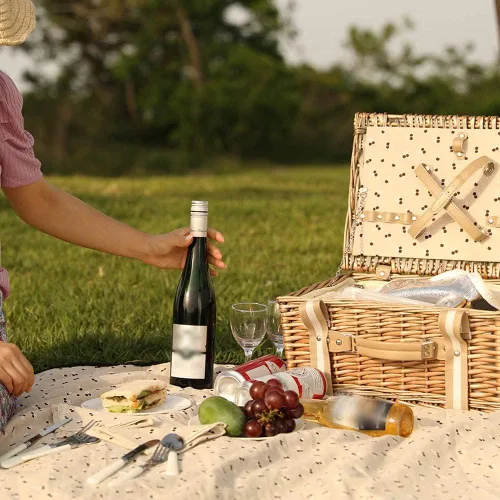 Vista 6 de Willow - Juego de cestas de picnic para 2 personas con bolsa térmica grande aislada y manta de picnic impermeable, cesta de picnic de mimbre