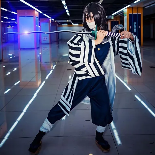 Vista 3 de Iguro - Disfraz de cosplay para adultos, kimono, bata, uniforme de Halloween, conjunto completo con peluca