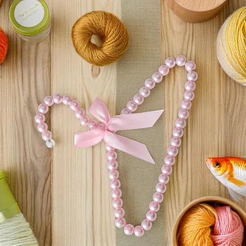 Vista 6 de 5 piezas de perlas rosadas pequeñas perchas de ropa con perlas de imitación con lazo de cinta para mascotas, perros, gatos, ropa de bebé