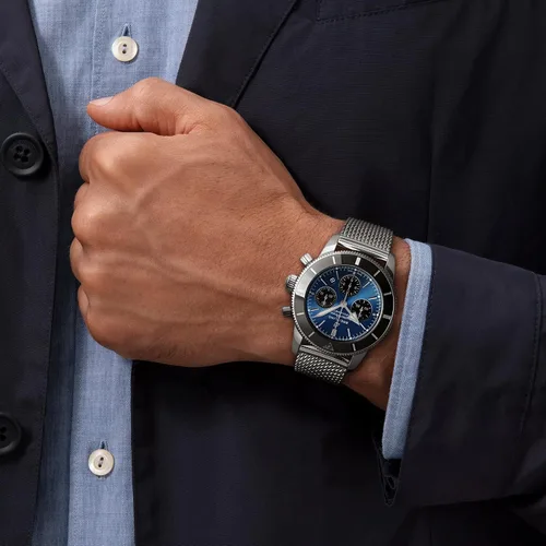 Vista 5 de Breitling Superocean Heritage II B01 - Cronógrafo 1732in esfera azul con subesferas negras