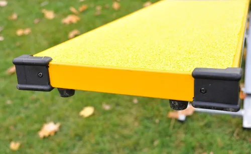 Vista 4 de Cool Runners 12' Aluminio y Acero Perro Agility Teeter con piel de goma, azul, amarillo y rojo 2 partes
