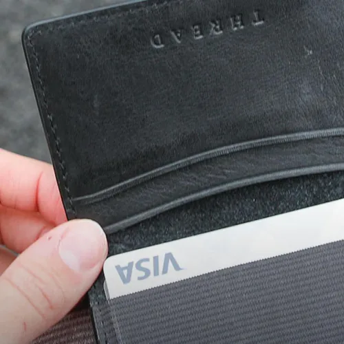 Vista 5 de Thread Wallets Cartera Bifold Delgada con Bloqueo RFID con Protección de Tarjetas, Negro, Talla única, Minimalista