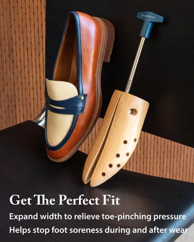 Vista 2 de FootFitter Estirador ajustable de madera prémium para hombres y mujeres, alivia los zapatos ajustados y mejora la comodidad