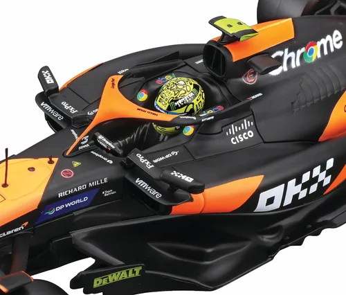 Vista 2 de Bburago 1:24 Escala 2024 Formula Race McLaren MCL38 Vehículo fundido a presión con casco, Norris #4