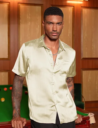 Vista 2 de COOFANDY Camisas de vestir de seda de manga corta para hombre, camisas casuales de satén con botones y bolsillo, para fiesta, graduación, boda
