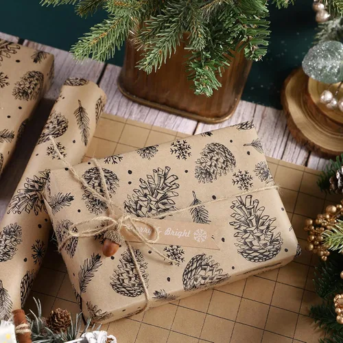 Vista 4 de RUSPEPA - Papel para envolver regalos de Navidad, rollo jumbo de papel kraft - Diseño de piña negra para envolver regalos navideños - 30 pulgadas x