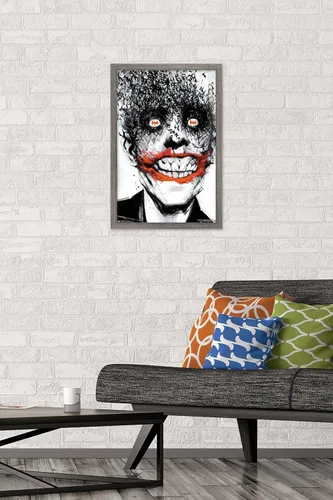 Vista 2 de Trends International DC Comics - Póster de pared de The Joker - Murciélagos, 14.725 x 22.375 pulgadas, versión enmarcada de madera de granero