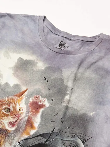 Vista 2 de The Mountain Camiseta unisex Krakitten Premium, teñida a mano Camiseta divertida con estampado de gato