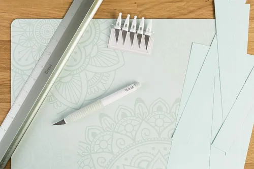 Vista 4 de Cricut Alfombrilla de corte autorreparable – Cricut Mat para uso con cuchillo Cricut TrueControl, cortador giratorio, cuchillo de manualidades, Menta