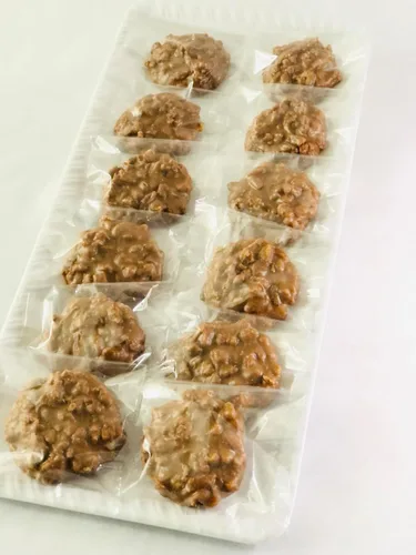 Vista 6 de Auténtico caramelo cremoso de nuez del sur de Charleston Pralines (12)