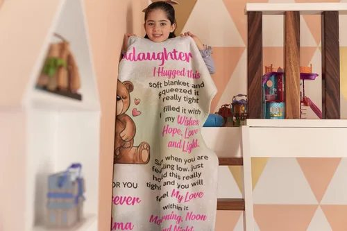 Vista 5 de Manta personalizada con texto en inglés «To My Granddaughter from Grandma Mom Grandpa», manta personalizada con letras de oso, manta de microforro