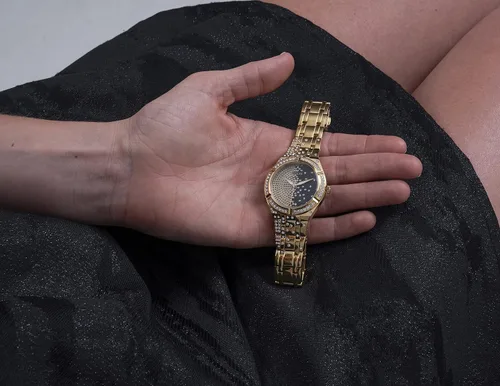 Vista 9 de GUESS 36mm Crystal Accent Watch