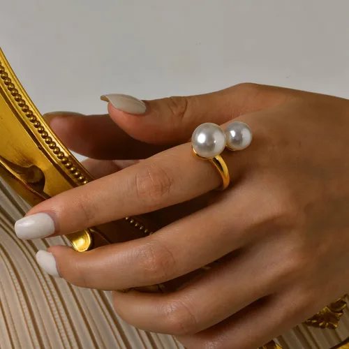 Vista 3 de Anillo de doble perla de imitación anillo grande de acero inoxidable chapado en oro para mujer