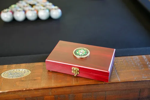 Vista 6 de Juego de regalo del ejército de los Estados Unidos Juego de cartas y dados Tarjetas de insignia de rango del ejército Regalos del ejército
