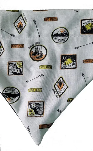 Vista 2 de Adventure Time Over the Collar Bandana para perro que se desliza en el tamaño de su collar existente (XS)