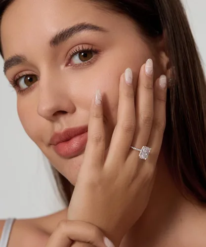 Vista 5 de Michooyel Anillo de compromiso de mujer de corte radiante de 4.0 quilates, anillo de boda de diamantes simulados, anillo de promesa, anillo de boda