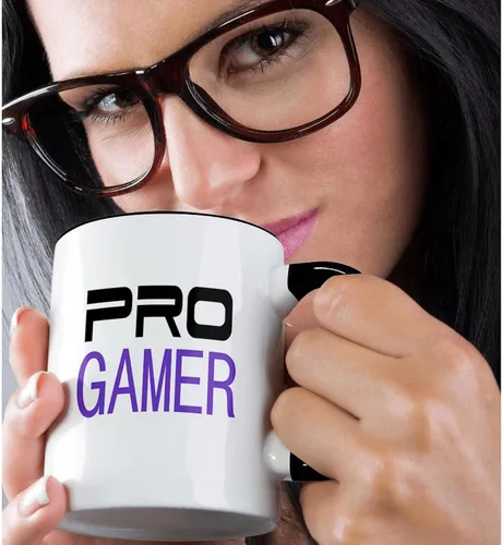 Vista 2 de 3dRose mug_151243_4 "Pro gamer - awesome gaming job or hobby and proud of it - computer pro-gamer in black and purple" Taza, 11 oz, Negro