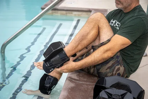 Vista 4 de Aquastrength Aletas de resistencia acuática Aumenta el arrastre para fuerza y tonificación Pesas de piernas de agua para piscina Guía