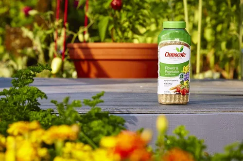 Vista 3 de Osmocote Smart-Release - Alimento para plantas para flores y verduras, fertilizante para plantas, 2 libras (paquete de 12)