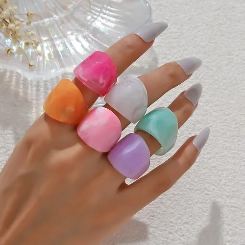 Vista 3 de Juego de anillos coloridos de resina gruesa para mujer, anillo grueso de cúpula acrílica, anillo grande de color caramelo personalizado