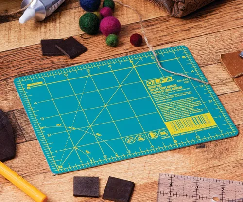 Vista 2 de Self-healing, triple-layer, double-sided grid, rotary cutter safe - Small-scale quilting - Quilters and Crafters Verde